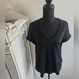 ANTHROPOLOGIE V-NECK SHORT SLEEVE TEE WITH CHEST POCKET